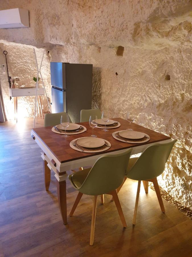 شقة La Grotte Du Bonheur Cangey المظهر الخارجي الصورة