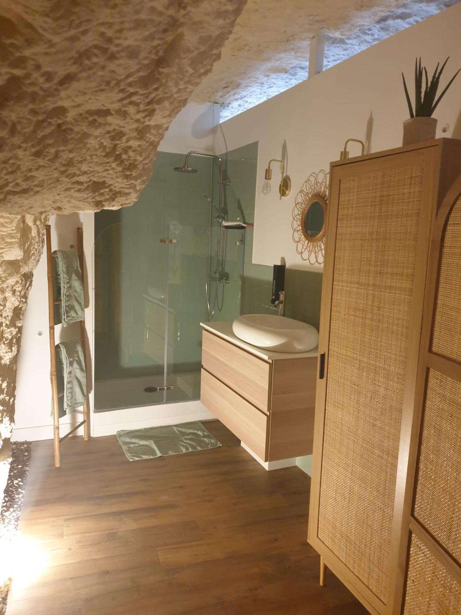 شقة La Grotte Du Bonheur Cangey المظهر الخارجي الصورة