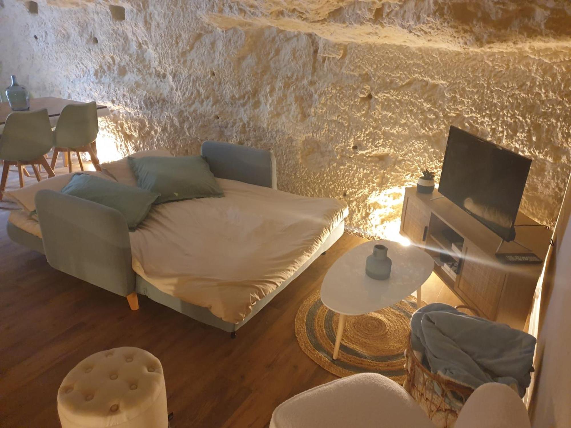 شقة La Grotte Du Bonheur Cangey المظهر الخارجي الصورة